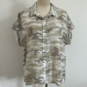 Sanctuary Neutral Button up short Sleeve Blouse